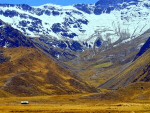 Lee más sobre el artículo Cordillera La Raya: Un Tesoro Cultural